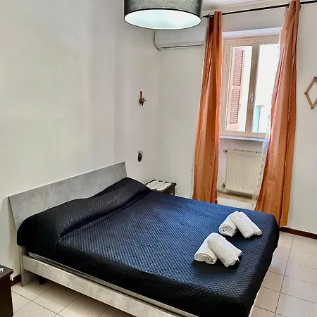 Black And White House- 70 Mq Apartment Velletri