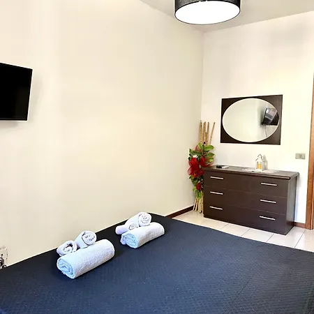 Apartment Black And White House- 70 Mq *