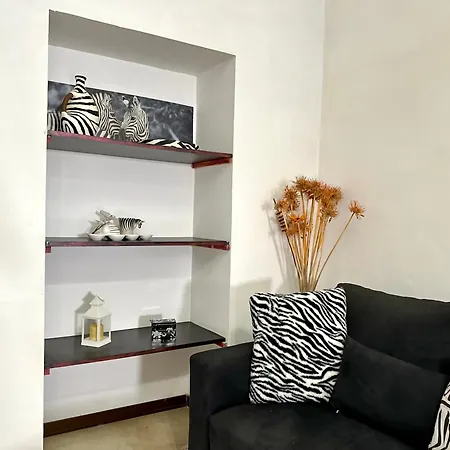 Apartment Black And White House- 70 Mq *